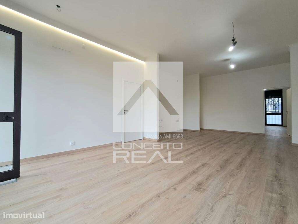 Loja totalmente renovada – Pronta a iniciar atividade – a 400 m da Est - Grande imagem: 3/18