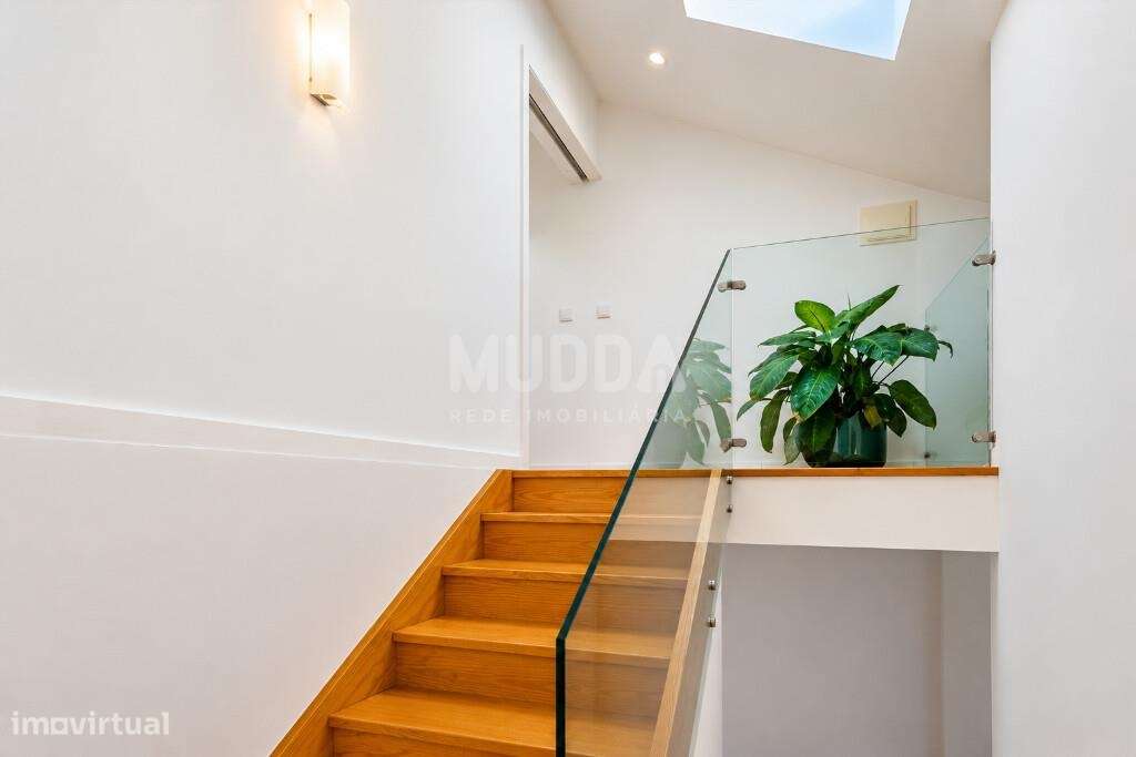 Moradia totalmente remodelada em 2025 — charme, modernidade e um jardi-26