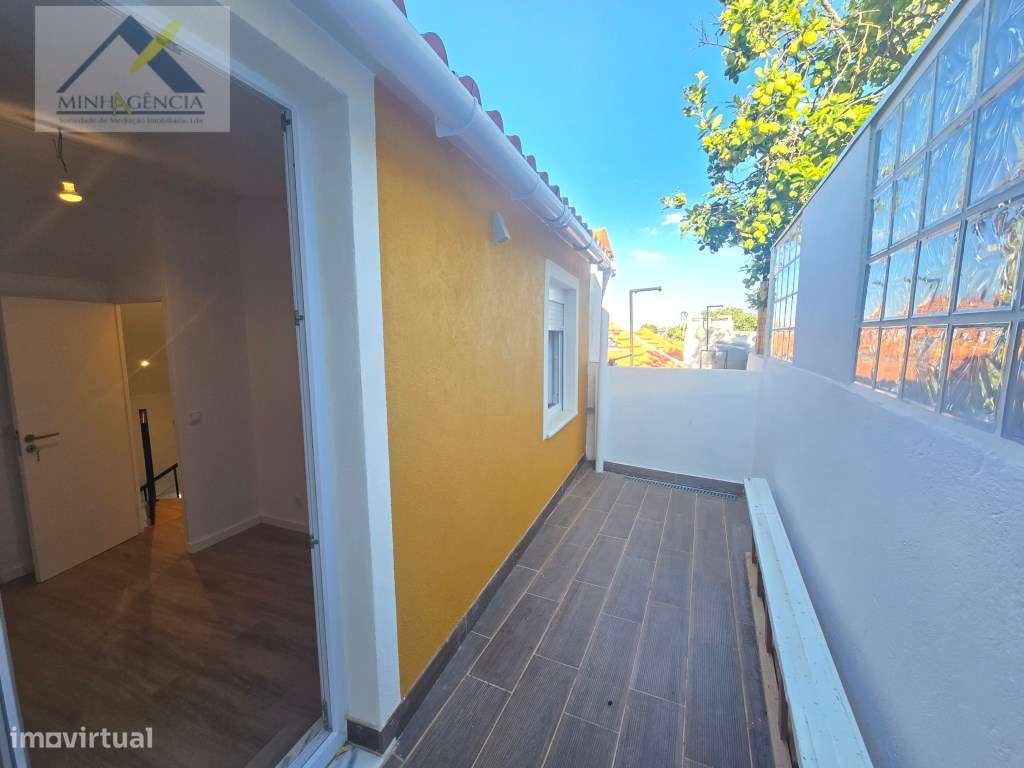 Moradia T2 totalmente recuperada em Setúbal-16