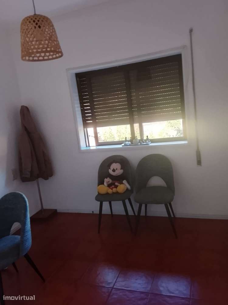 Moradia T3 com jardim, cave e varanda a 10min do Castelo da Maia-12