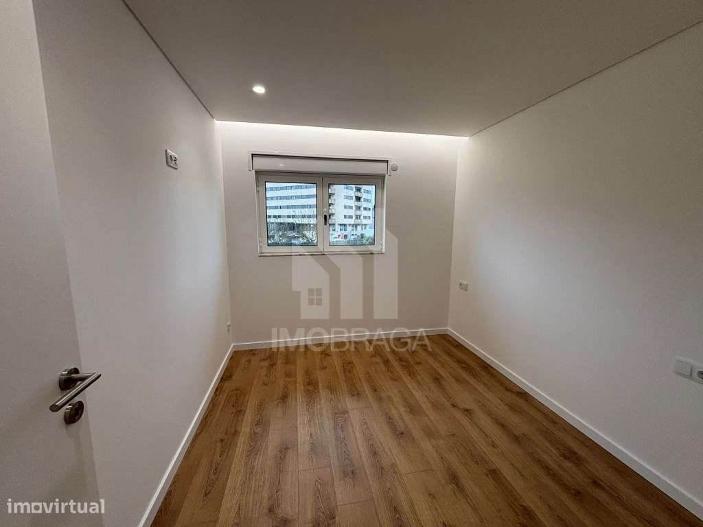 Venda Apartamento T2 Remodelado, em Lomar-7