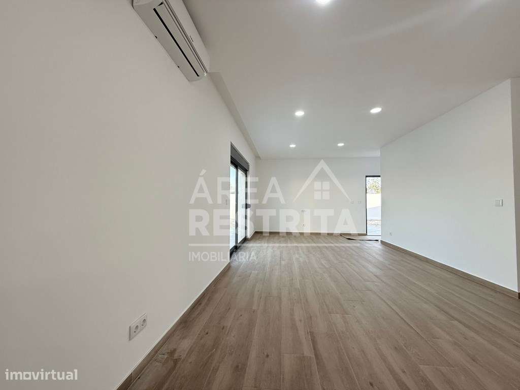 Moradia T3 em terreno de 360m2 em Fernão Ferro, Quinta da Lobateira - Grande imagem: 5/15