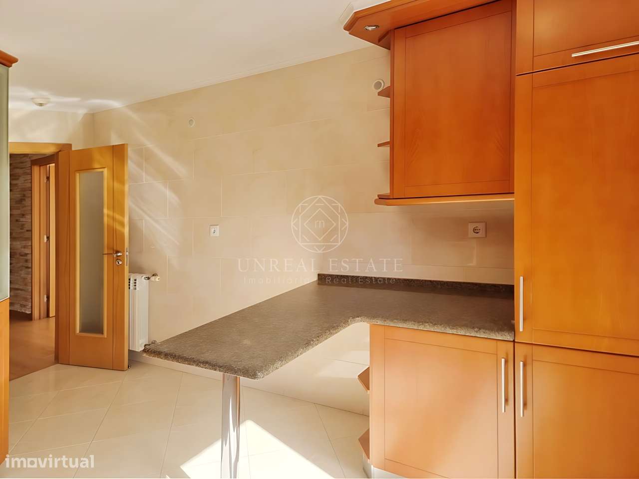 Apartamento T3, renovado, com varandas e 4 parqueamentos, Colinas do C-13