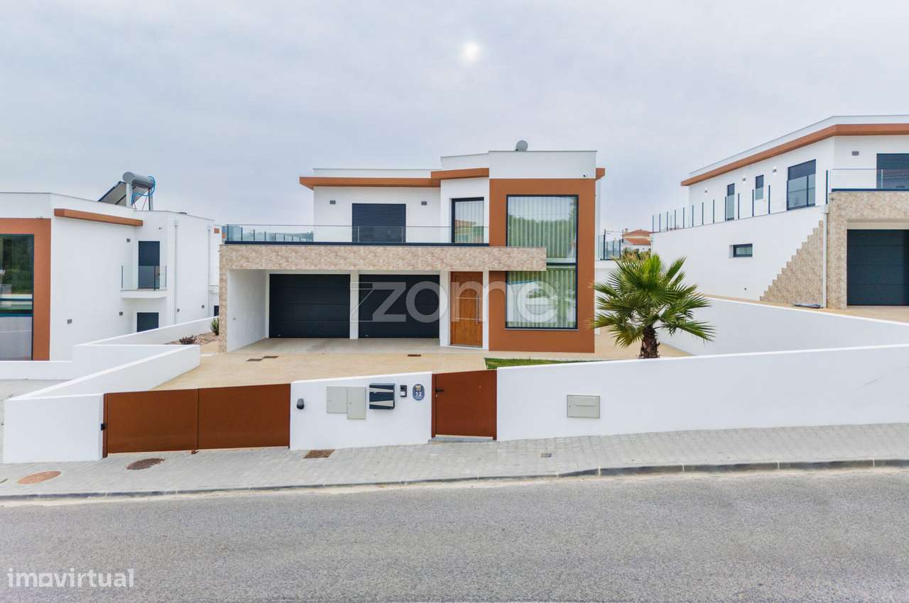 Moradia T4 com psicina-5