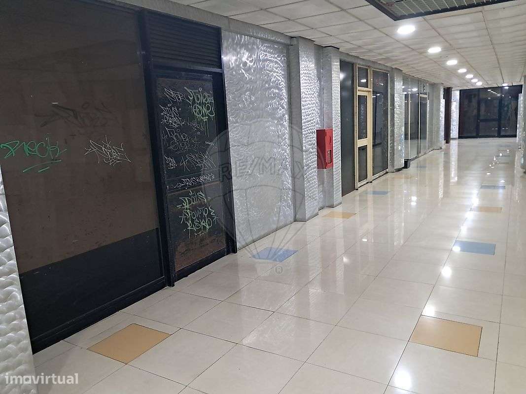 Loja  para arrendamento - Grande imagem: 1/3