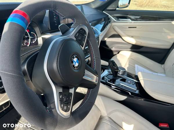 BMW Seria 5 M550i xDrive sport - 11