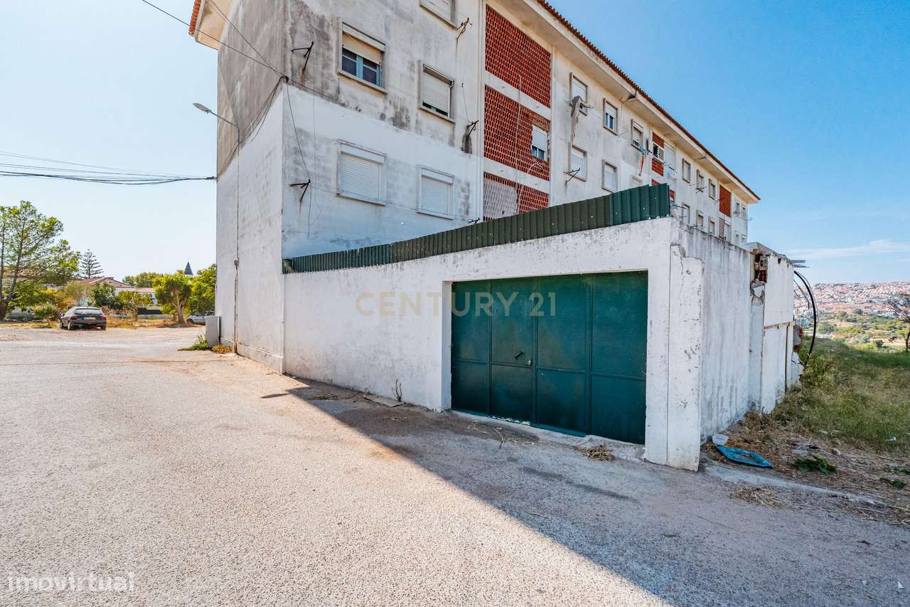 Apartamento T2 à venda na Praceta Dom João IV-13