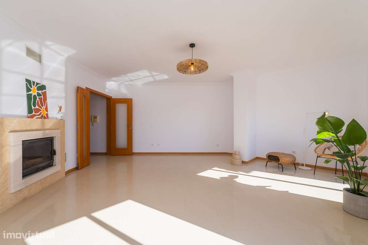 Apartamento T2 na Quinta do Conde com areas de 136m2-11