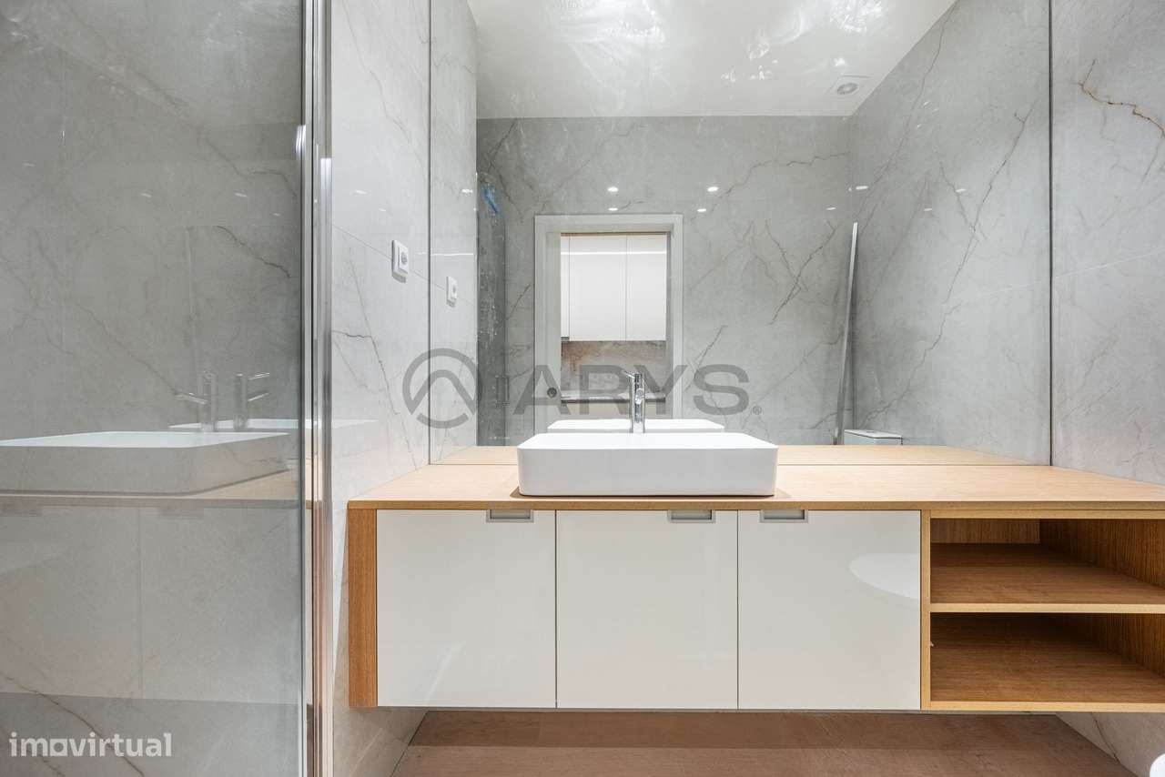 Apartamento T0 Remodelado com Terraço no Centro de Braga-5