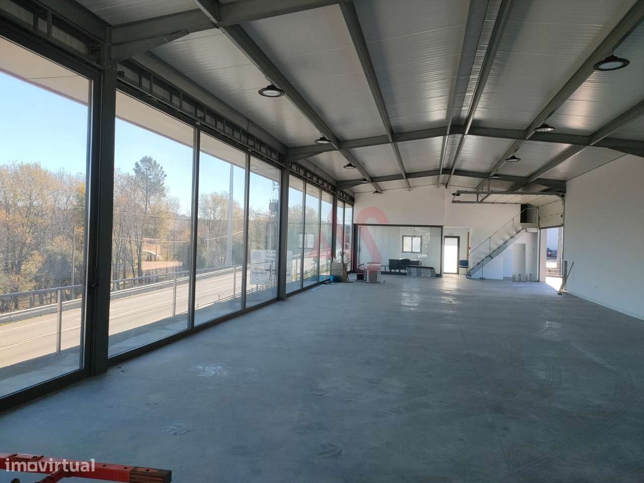 Armazém para comércio e serviços em Serzedelo, Guimarães - Grande imagem: 3/11