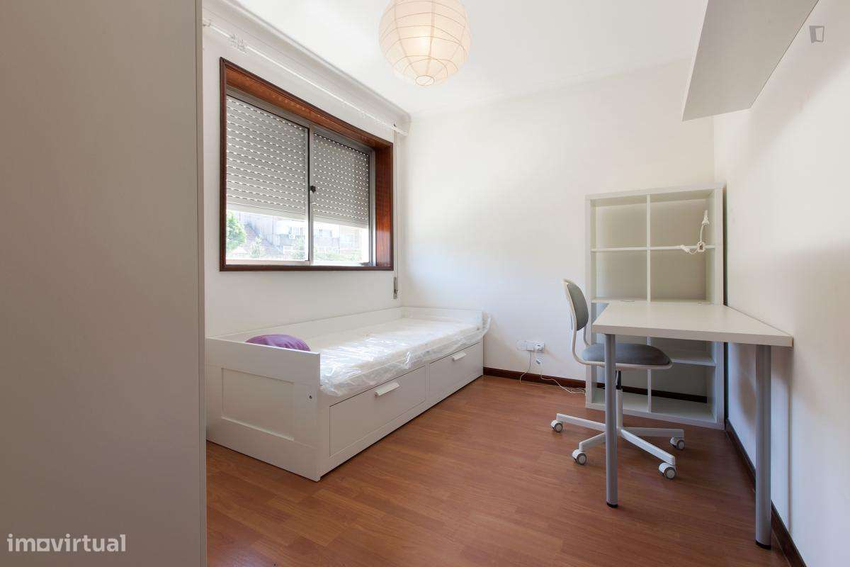 Quarto - localizado em Paranhos Porto - Grande imagem: 5/8