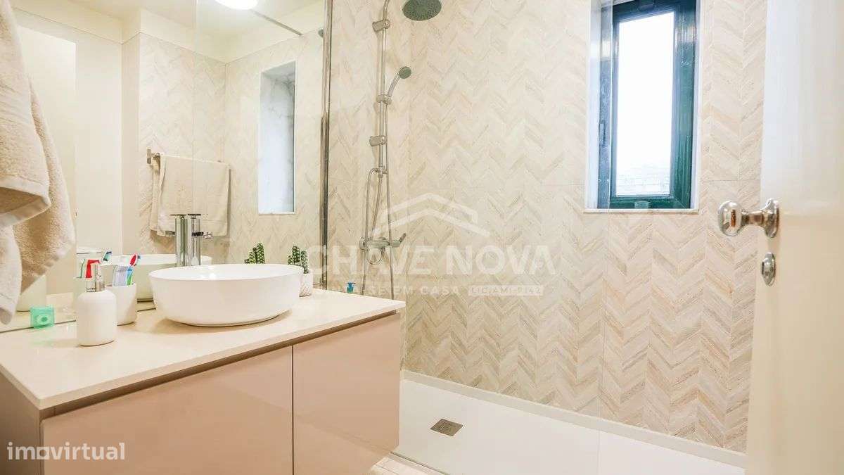 T2 Renovado c/ Lugar de Garagem na Alameda Jardins da Arrábida-21