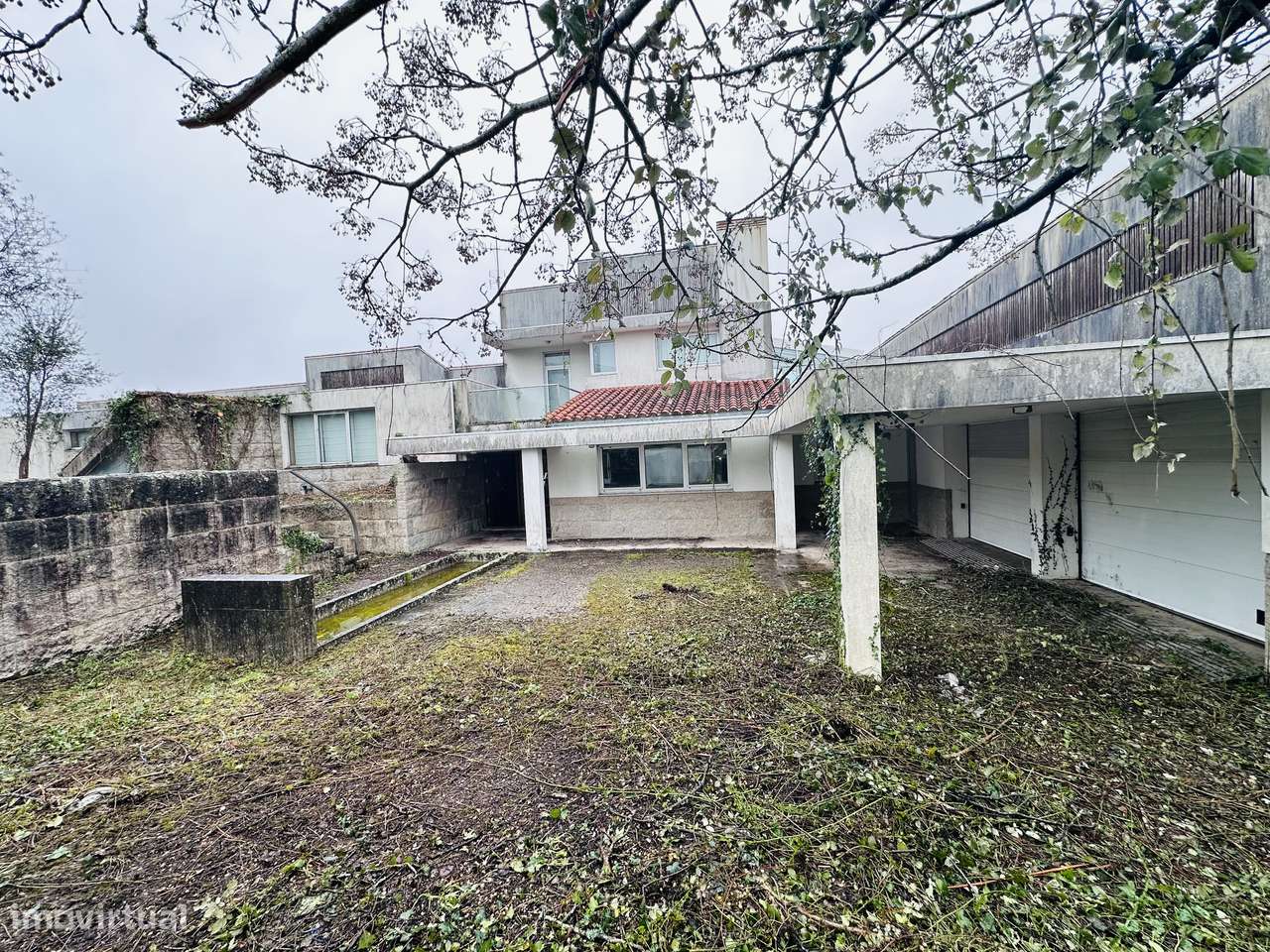 Moradia T4 com piscina, garagem e jardim em Galegos-7