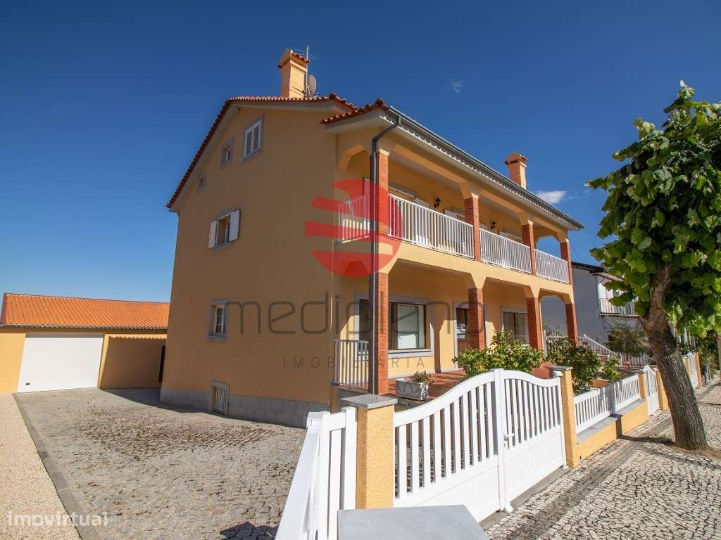 MORADIA V5 C/ LOJA COMERCIAL E GARAGEM - Grande imagem: 3/32