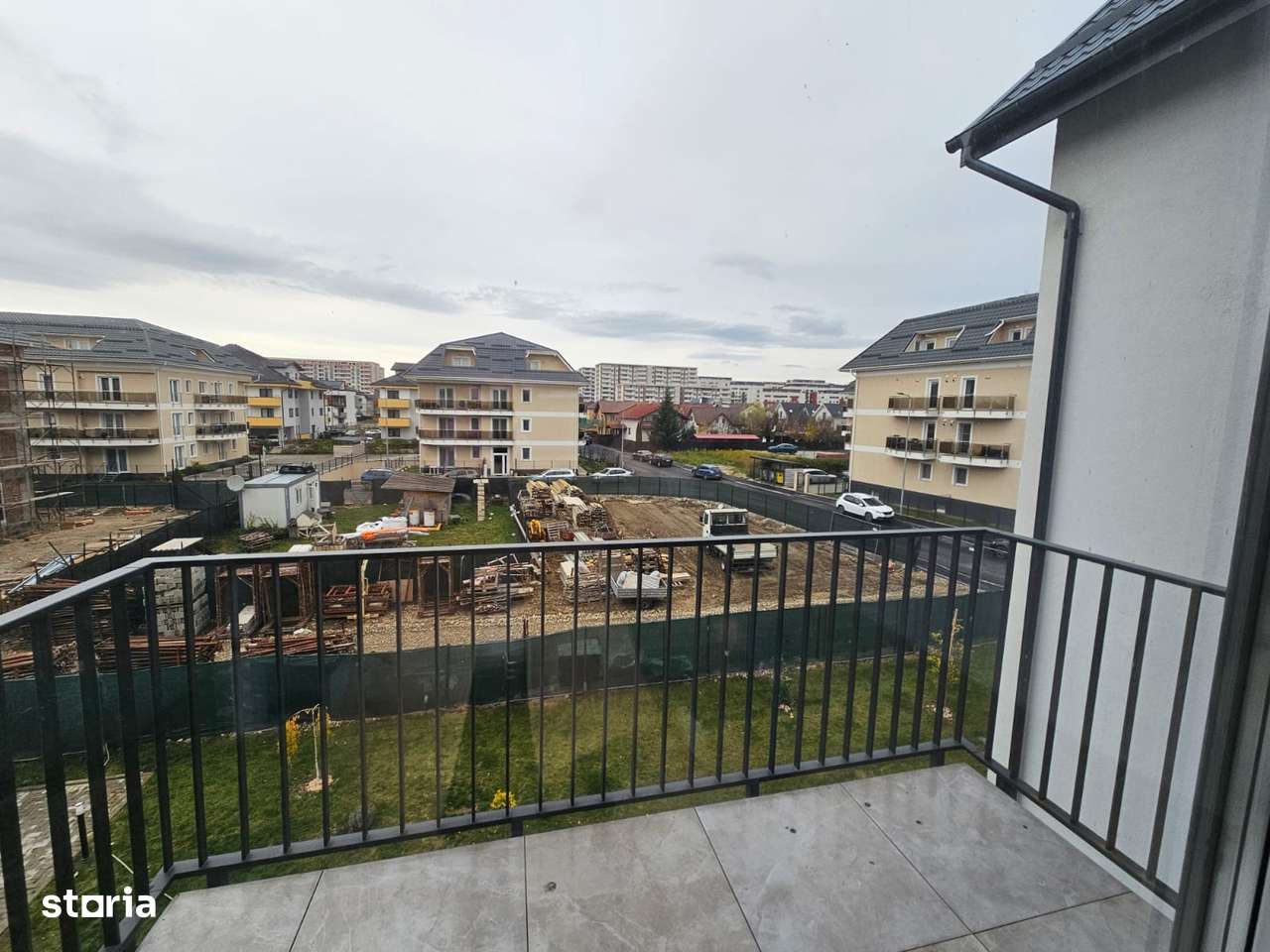 Doua apartamente cu o camera in acelasi bloc. ideal pentru investitie-1