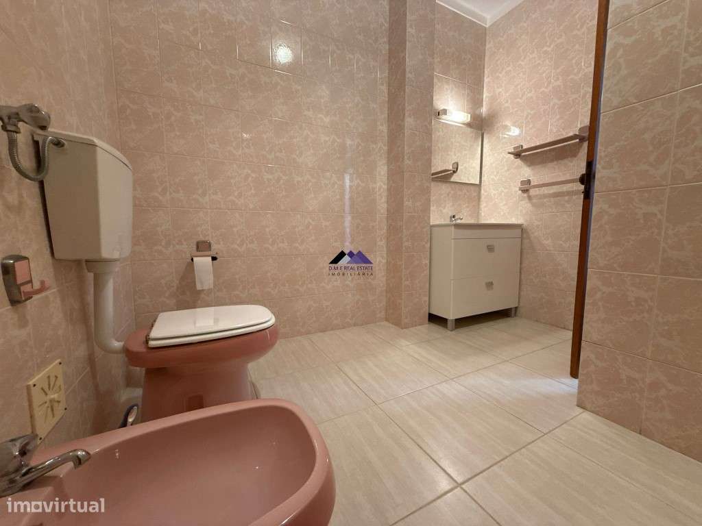 Moradia V3 com Estacionamento e Quintal-12