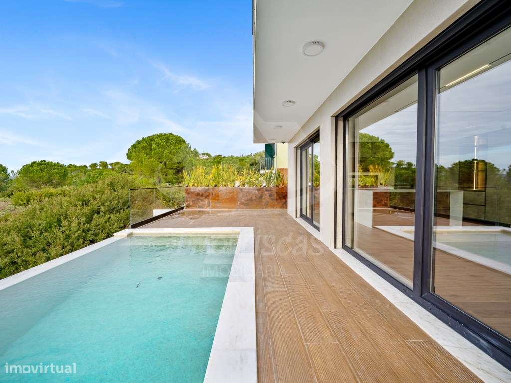 Moradia T4 com piscina e vista panorâmica em São João da Talha-37