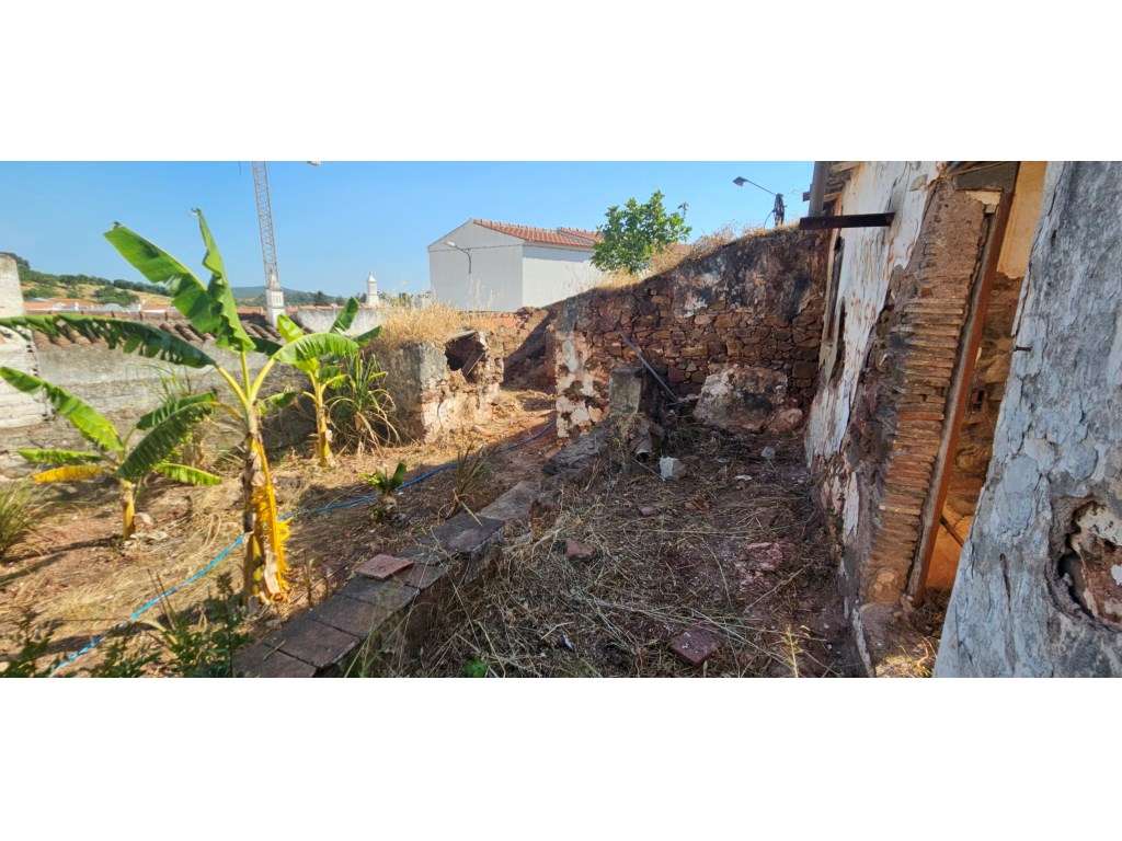 3 Ruinas para recuperar no centro de Santa Catarina, Tavira-19
