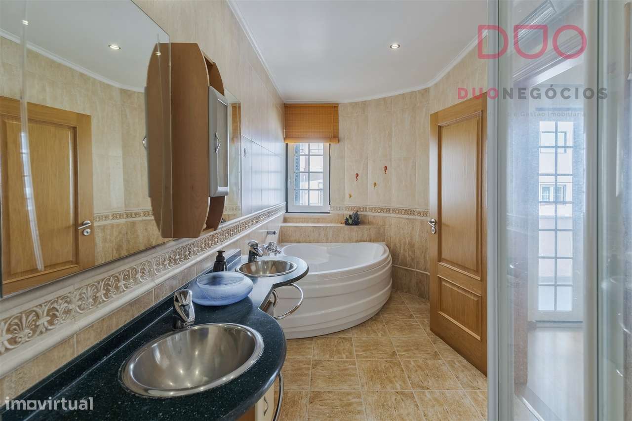 Moradia T4+1 à venda no Montijo-20