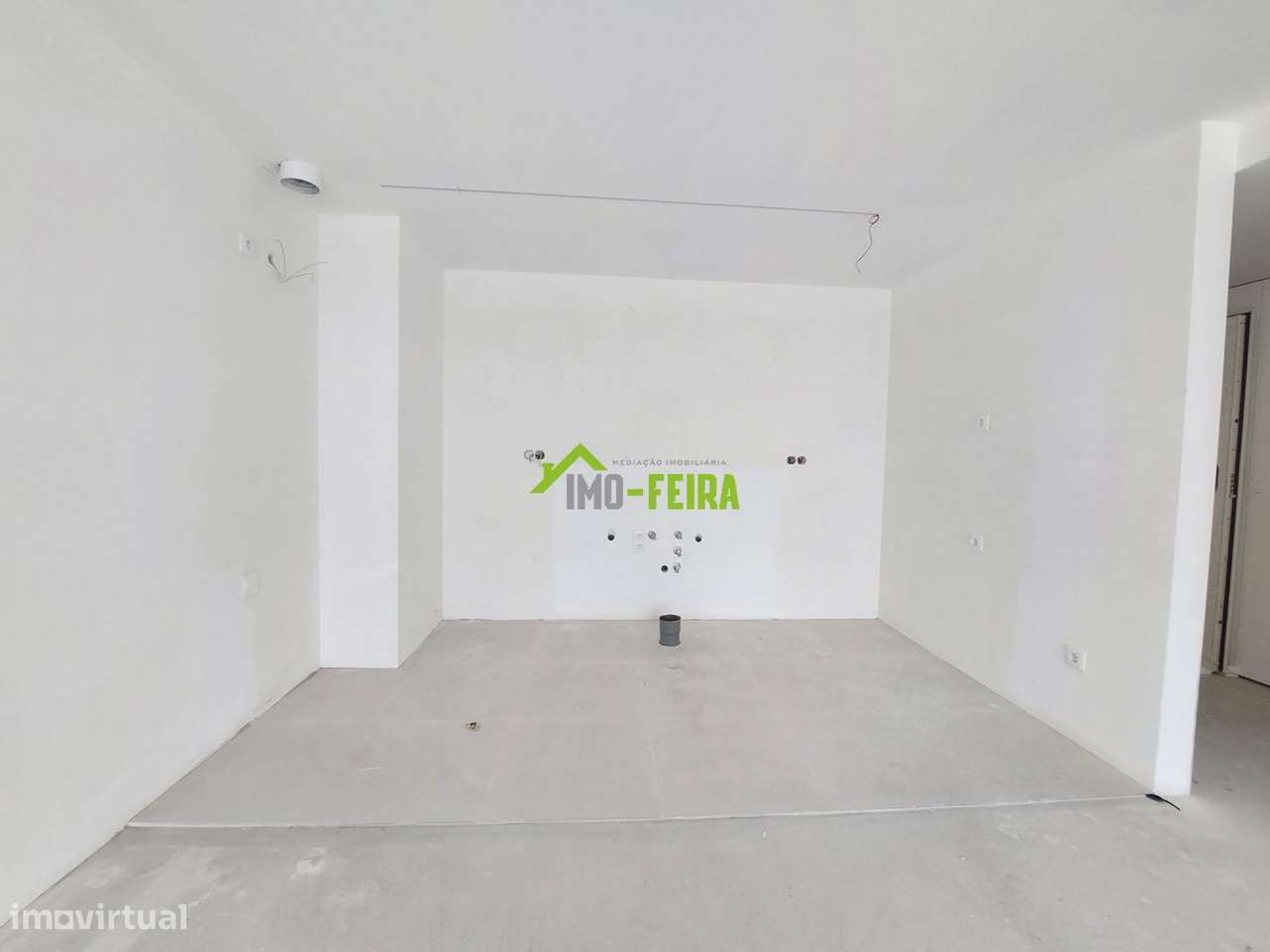 Apartamento T2 Novo, São João da Madeira-15