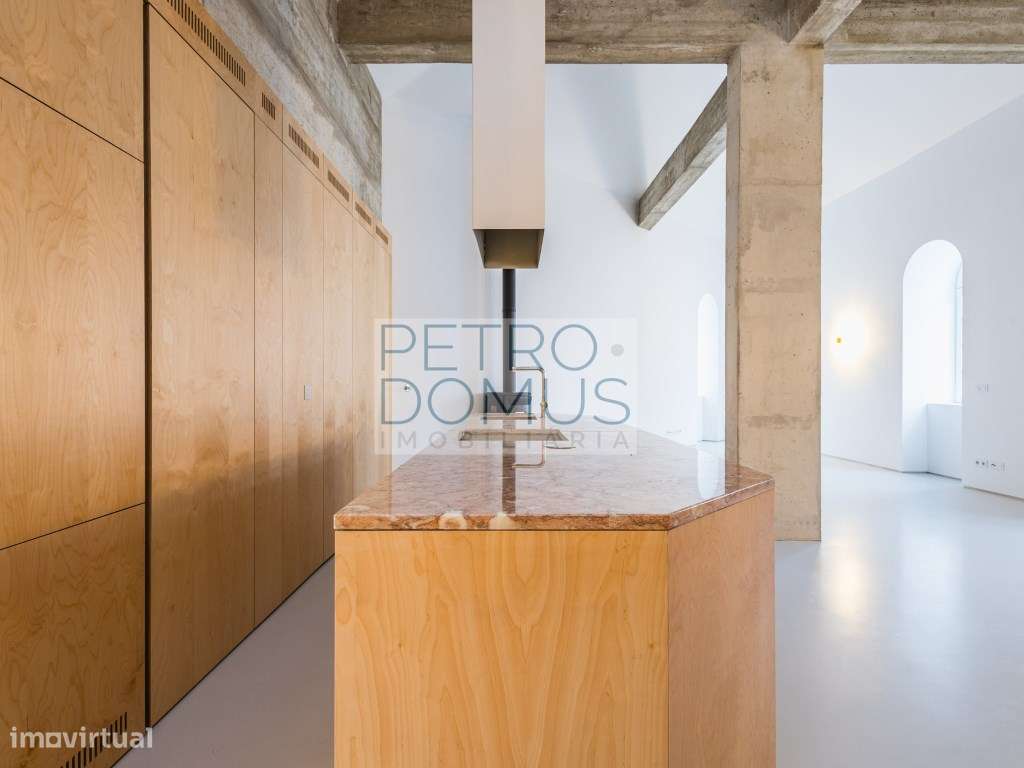Apartamento T1+1 Único no Centro Histórico de Leiria-8