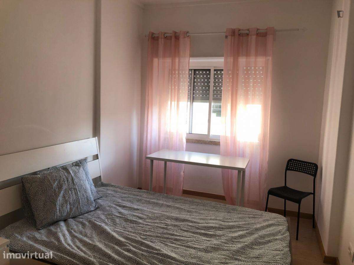 Quarto - localizado em Pontinha Lisbon - Grande imagem: 4/10