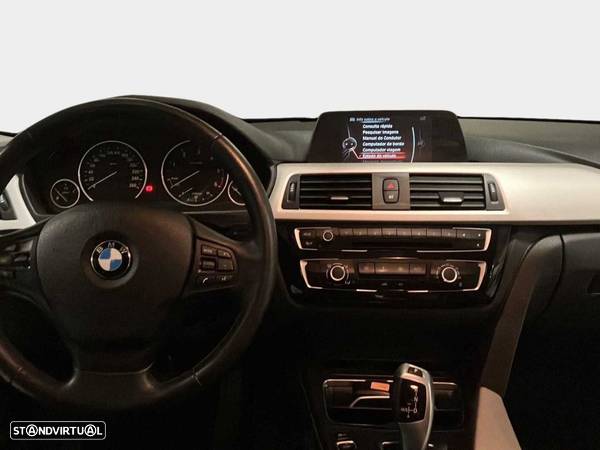 BMW 320 d Touring Advantage Auto - 9