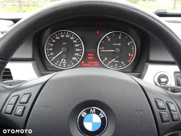 BMW Seria 3 320d - 15