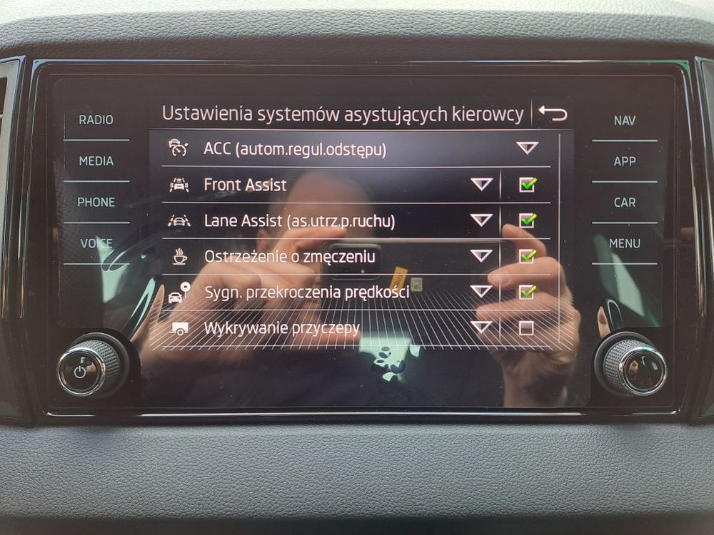 SKODA KAROQ 2.0 TSI 190KM DSG 4x4 SPORTLINE, fabryczny hak, dostępny od ręki