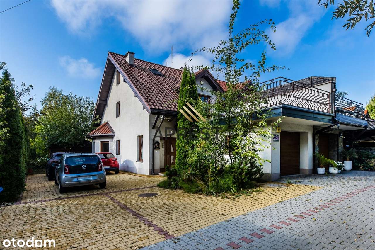 Wyjątkowy dom w Borku Fałęckim z ogrodem-18