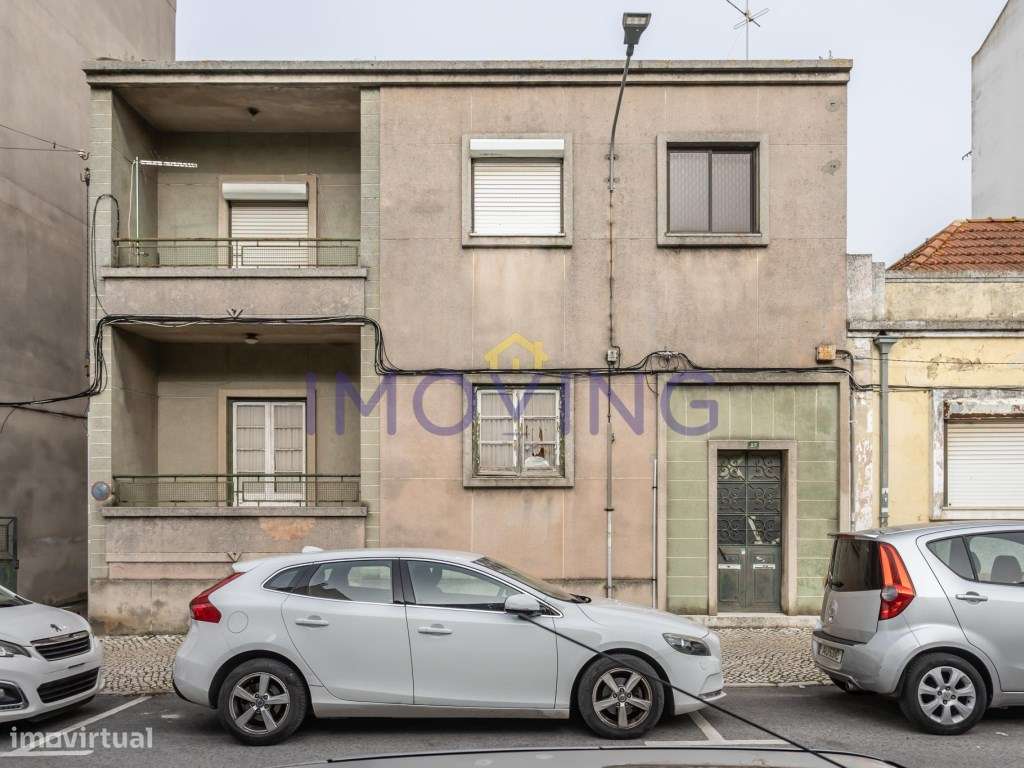 Prédio, moradia e garagens para Investimento-2