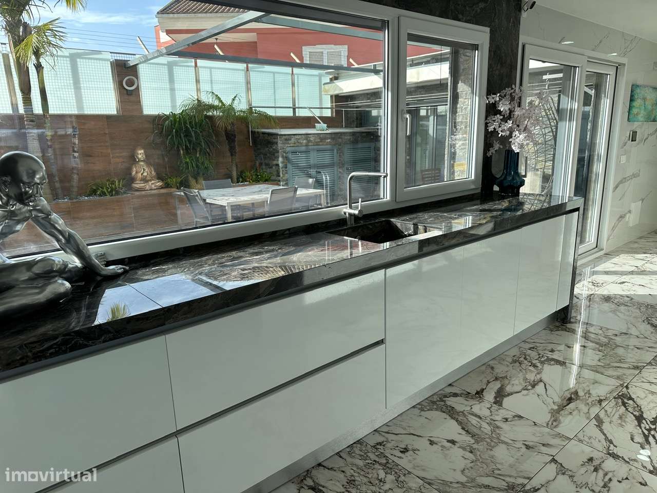 Moradia acabamentos de luxo com 4 suites na Charneca da Caparica - Grande imagem: 5/60