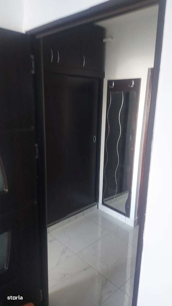 Vând garsoniera Mioveni, etaj 2,zona centru-7