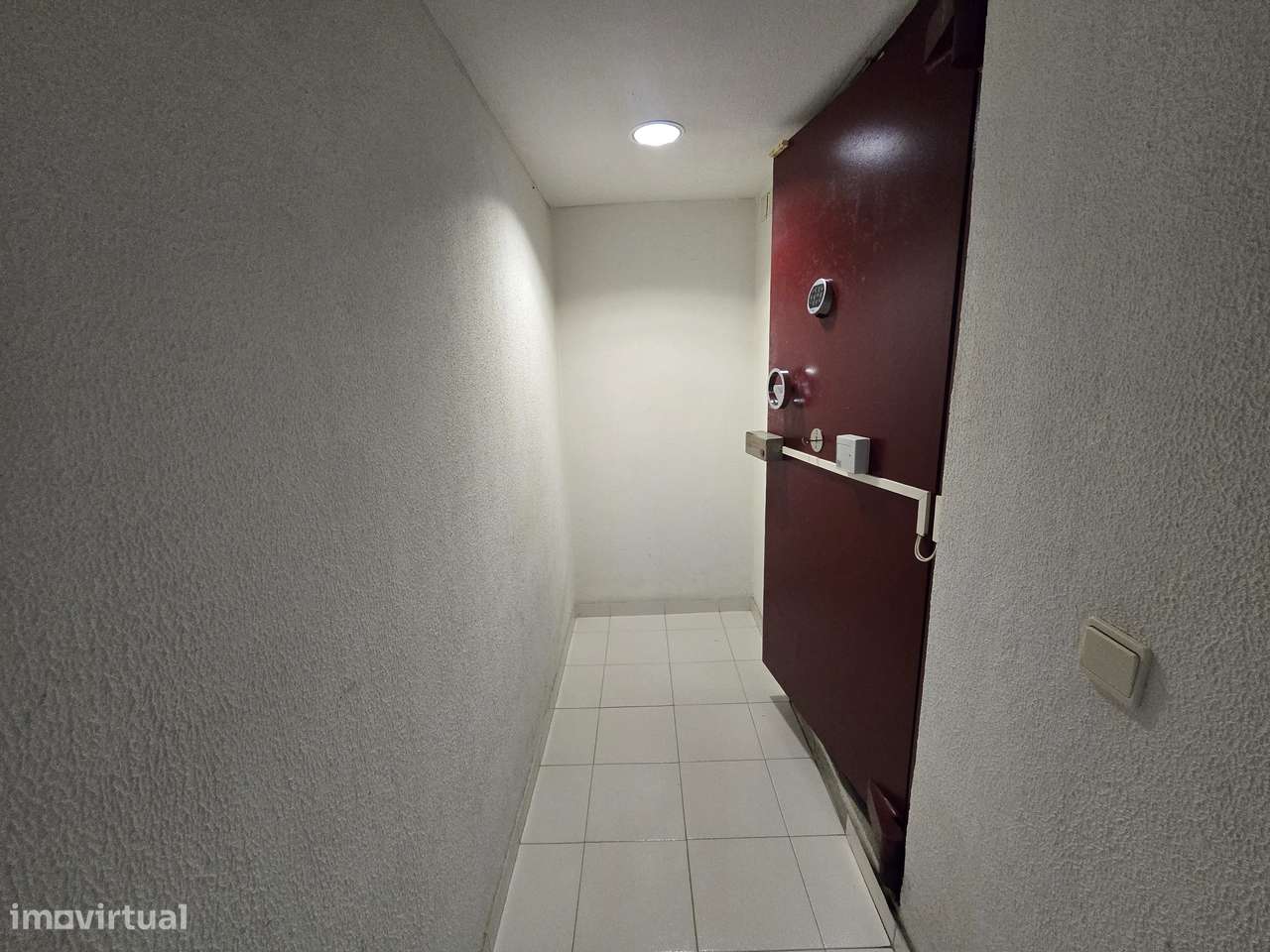 Espaço Comercial Versátil com 222m² – Excelência em Setúbal-32
