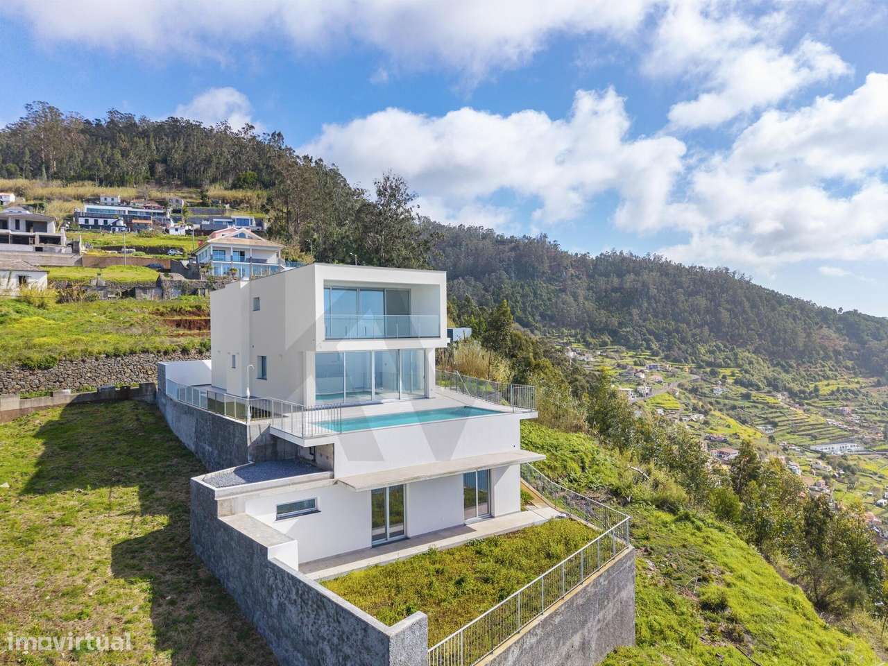 Moradia de Luxo no Arco da Calheta | 3 Quartos, 4 WCs, Piscina, Jacuzz - Grande imagem: 3/43