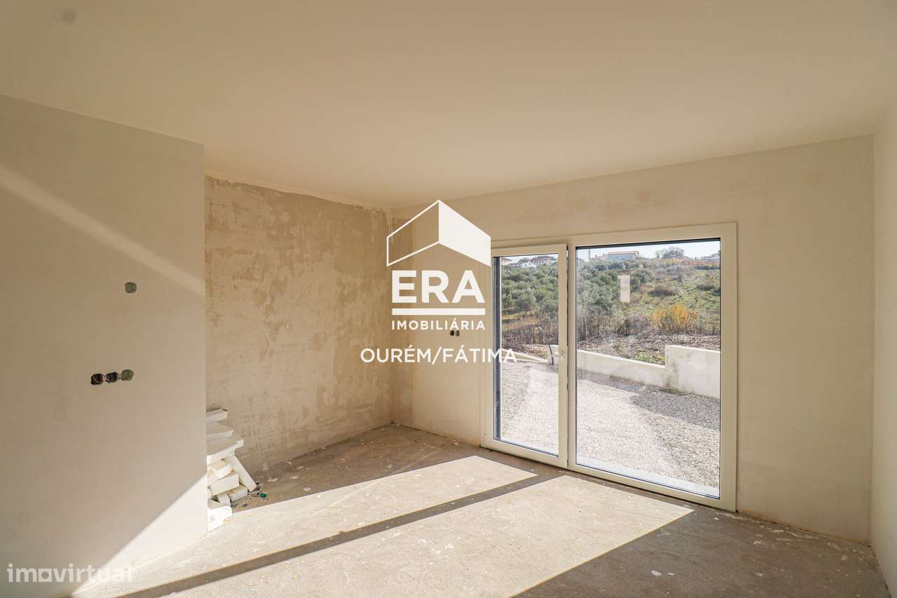 Moradia T4, térrea, em fase final de construção-12