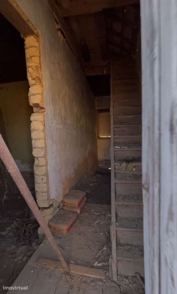 Moradia a Reabilitar_Terreno Urbano 2.192 m² – Investimento/Habitação - Grande imagem: 4/13