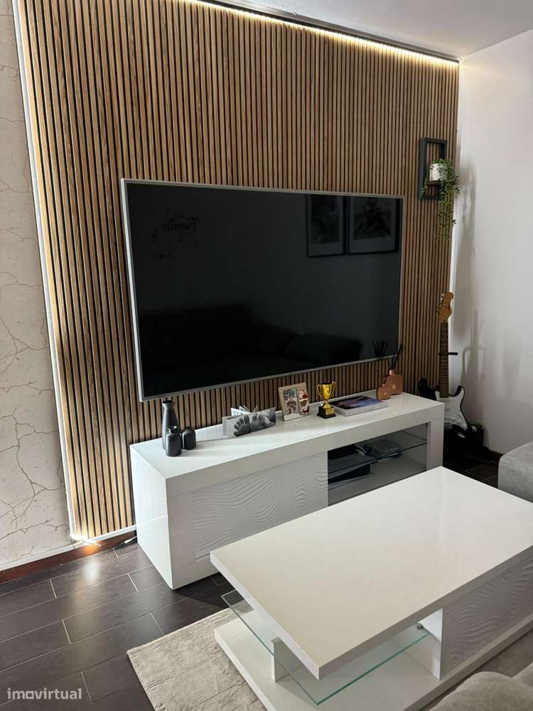 Moradia geminada Bi-Familiar T3 + T1 — Dois espaços...-2