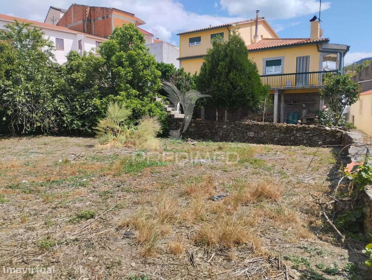 VENDA JUDICIAL - MORADIA E AUTOMÓVEL DATSUN - Grande imagem: 1/4