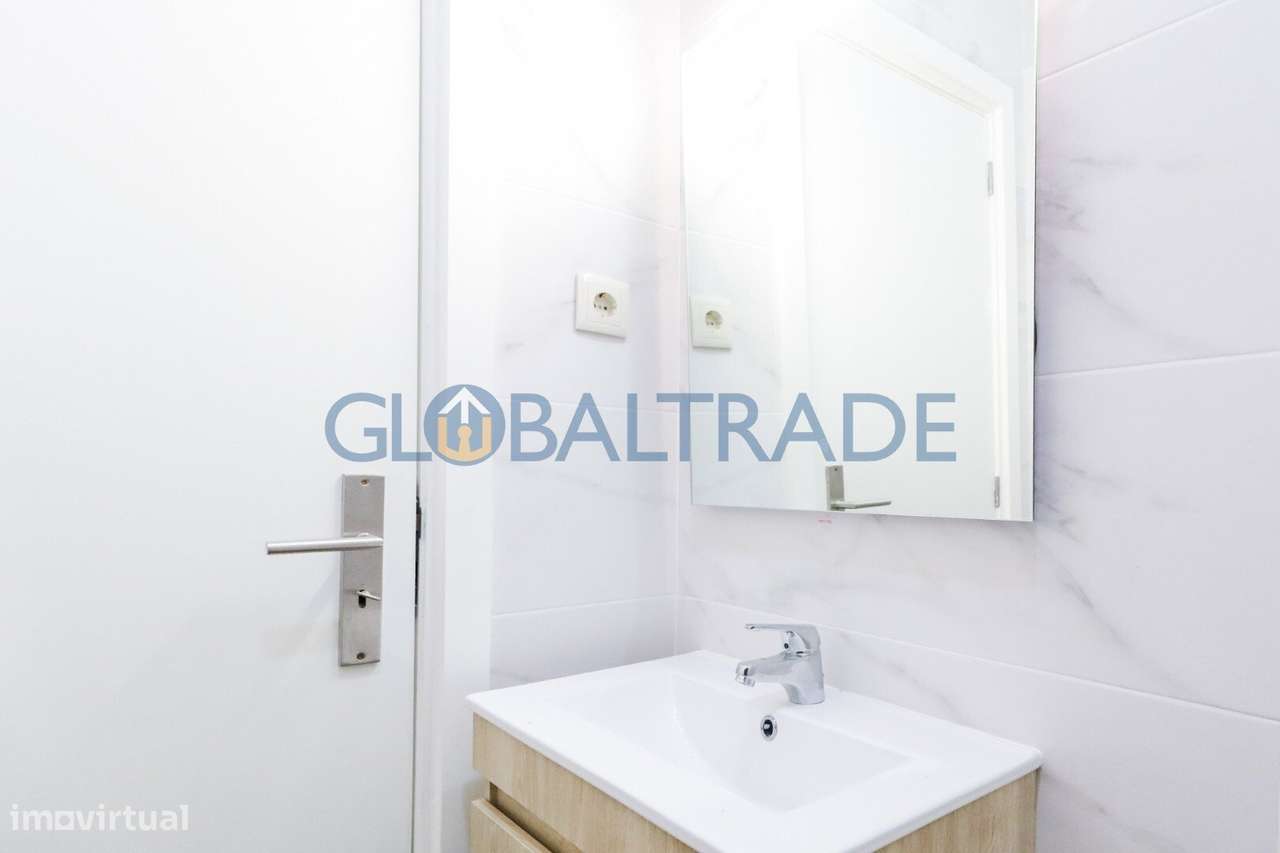 Apartamento T3 Renovado & Equipado em Águas Santas-23