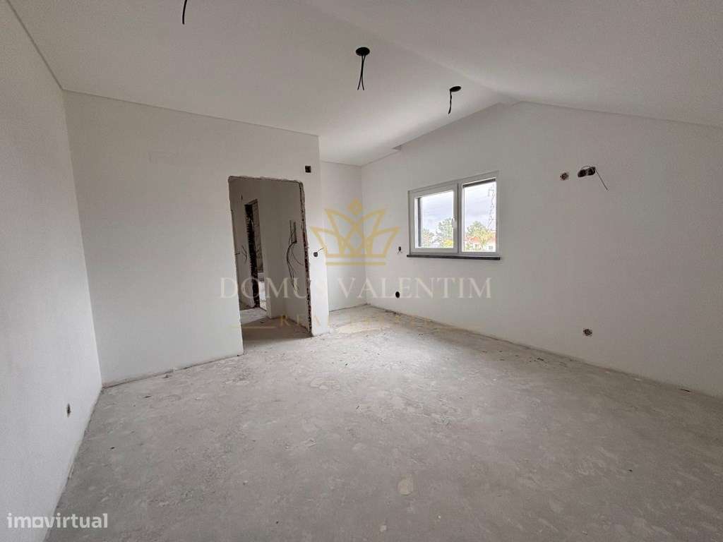 MORADIA GEMINADA -TRIPLEX T4 COM 3 WC
FERNÃO FERRO-30