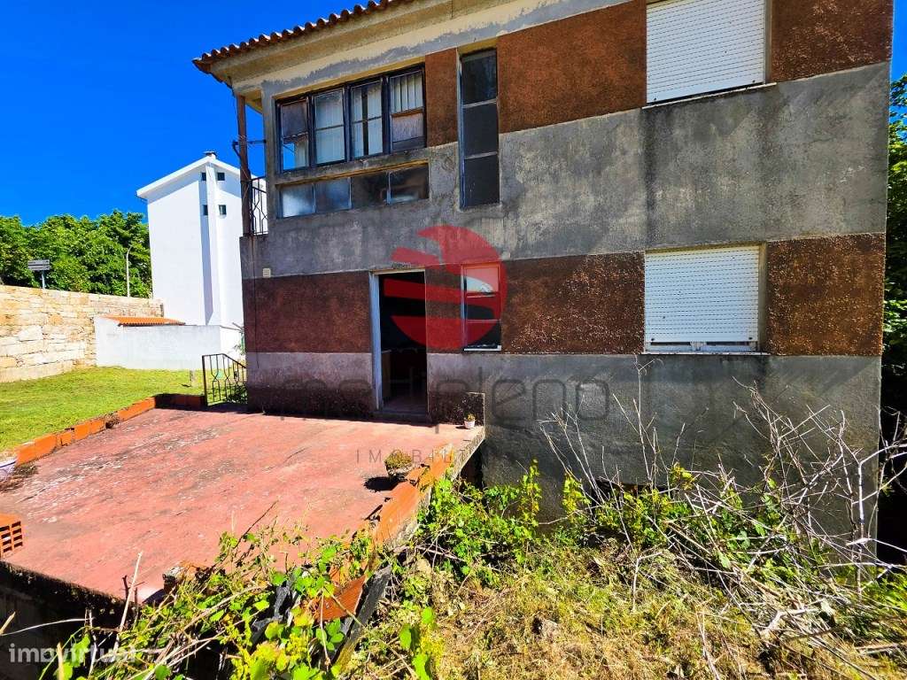 MORADIA T4 C/ GARAGEM-7