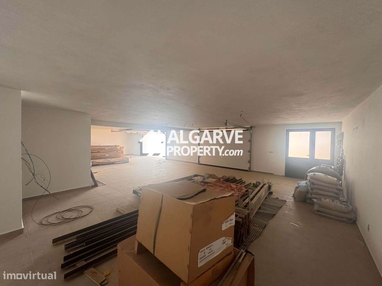 Moradia de Luxo T4 com Piscina e Vista Mar na Guia, Algarve-32