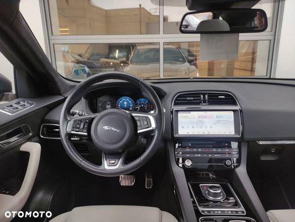 Jaguar F-Pace 3.0 TDV6 AWD First Edition - 16