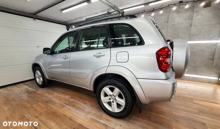 Toyota RAV4 2.0 VVT-i 4x4 - 10