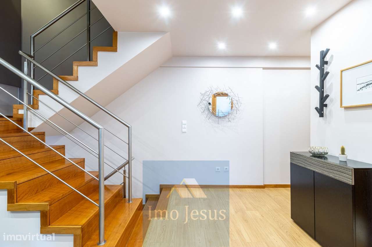 Apartamento T2+1 Triplex Canelas-8