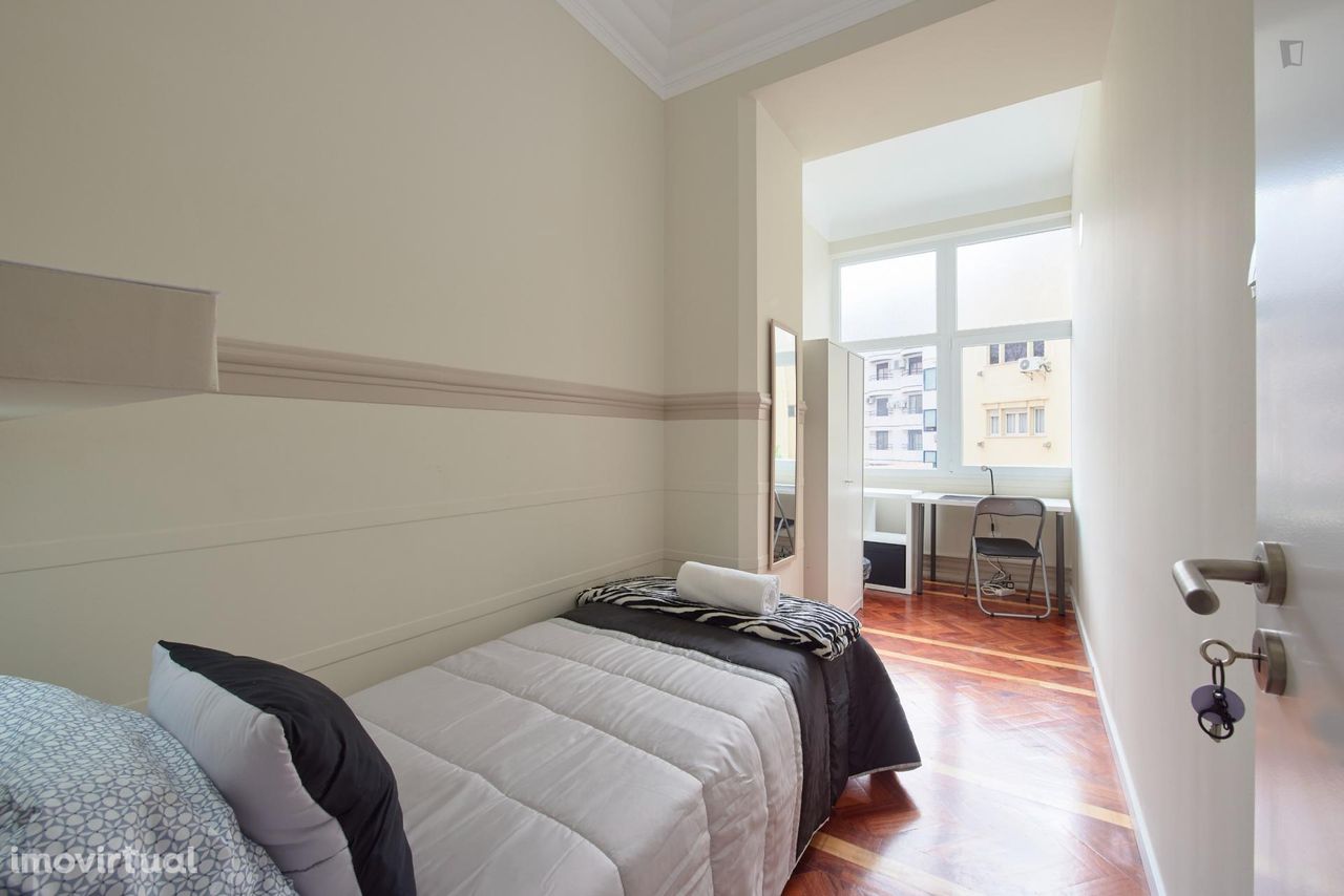 655321 - Quarto com cama de solteiro em apartamento com 9 quartos