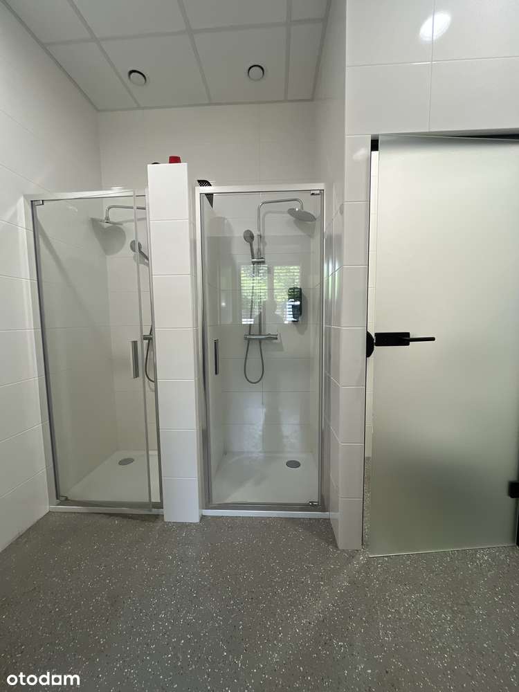 Budynek biurowo-magazynowy z miejscami parkingowymi-13