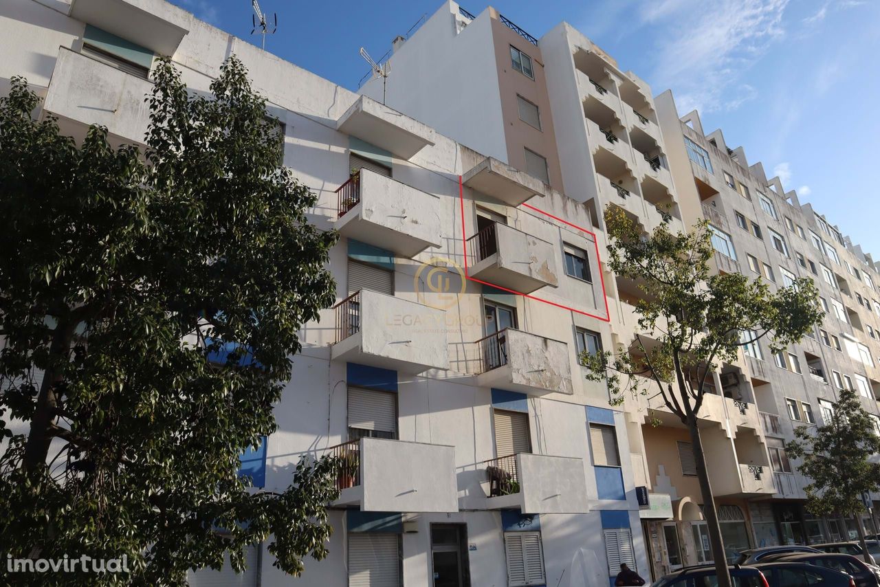 Apartamento T2 p/Remodelação em Zona Central - Olhão