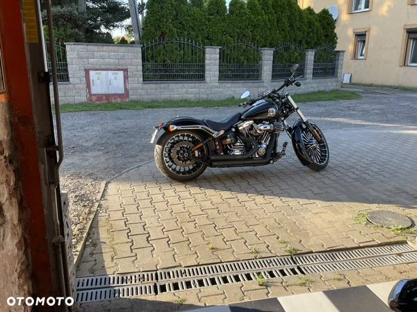 Harley-Davidson Softail Breakout - 10